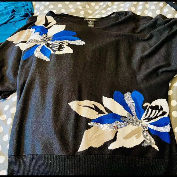 Festive plus size 3X top by INC black with blue flowers sparkle details like new - Picture 3 of 4